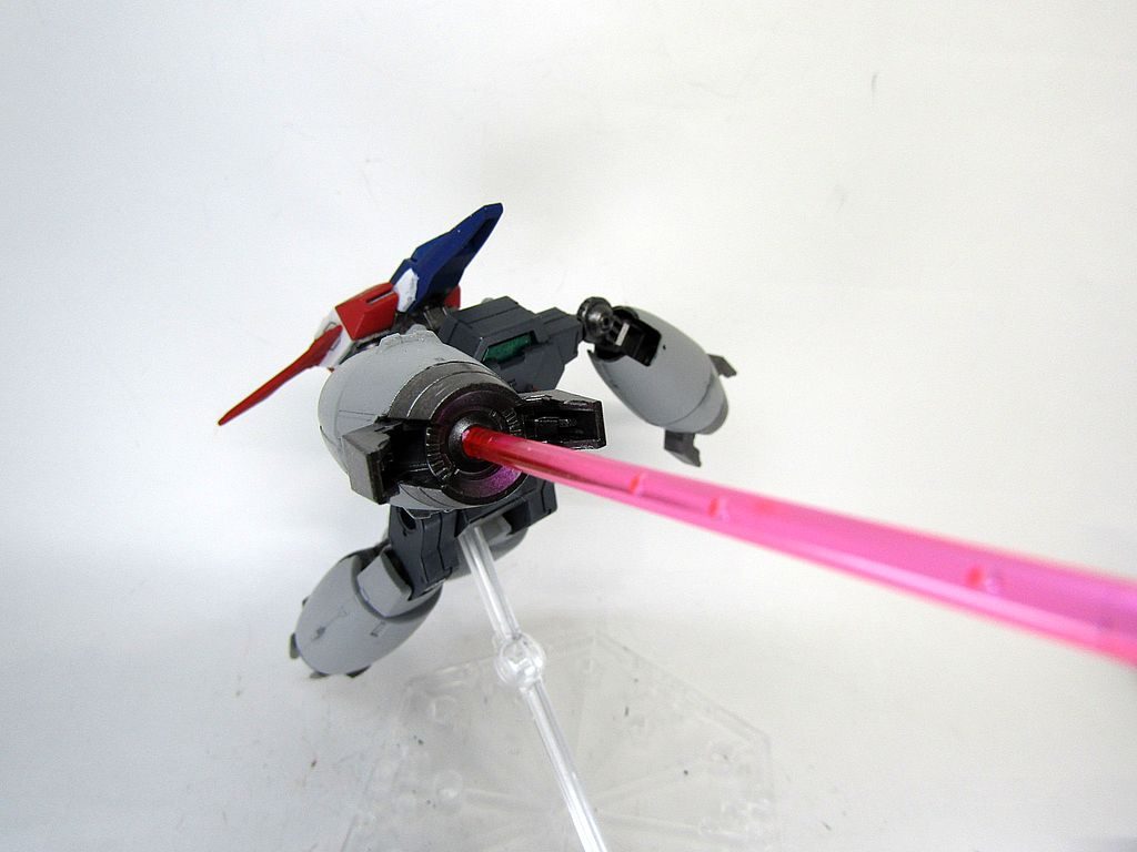 キュベレイばりにビームライフル兼ビームサーベルが武器です。