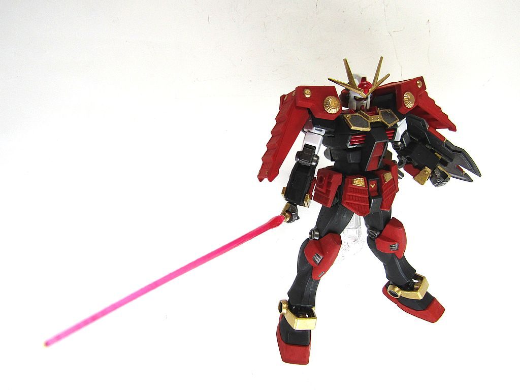 いかがだったでしょうか?祖父がまさかの千葉氏。とてもしびれました。武士道の件のところとか、リオも素直で、いい関係のいいシーンでした。第3話のあと、きっと大規模レイドバトルとかにも参加するんだろうなと思って、合戦仕様として肆型としてみました。参の次だし、武者は士だしと名前はすぐに決まりました。F9ノ1用に入手したLEGEND BB 武者ガンダムがあったのが幸いしました。肩に穴をあけ、ランナーを接着し、肩アーマーを付けています。あとは付けれそうなパーツを接着しています。