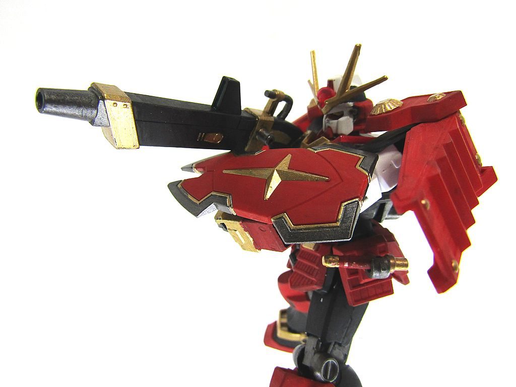 高火力の武器もいるかなと。ランナーを削ったり貼ったりとかして、手の収まりがいいようにしました。