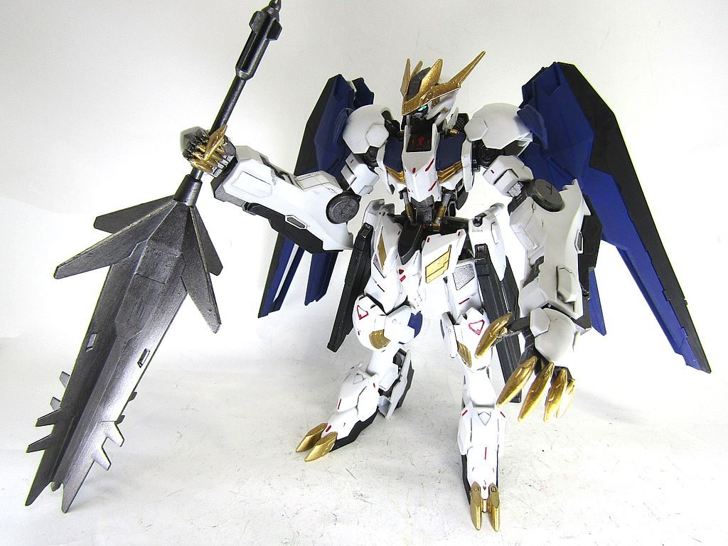 正面から見るとルプス・レクスに羽が付いて、悪魔っぽくなった感じ。