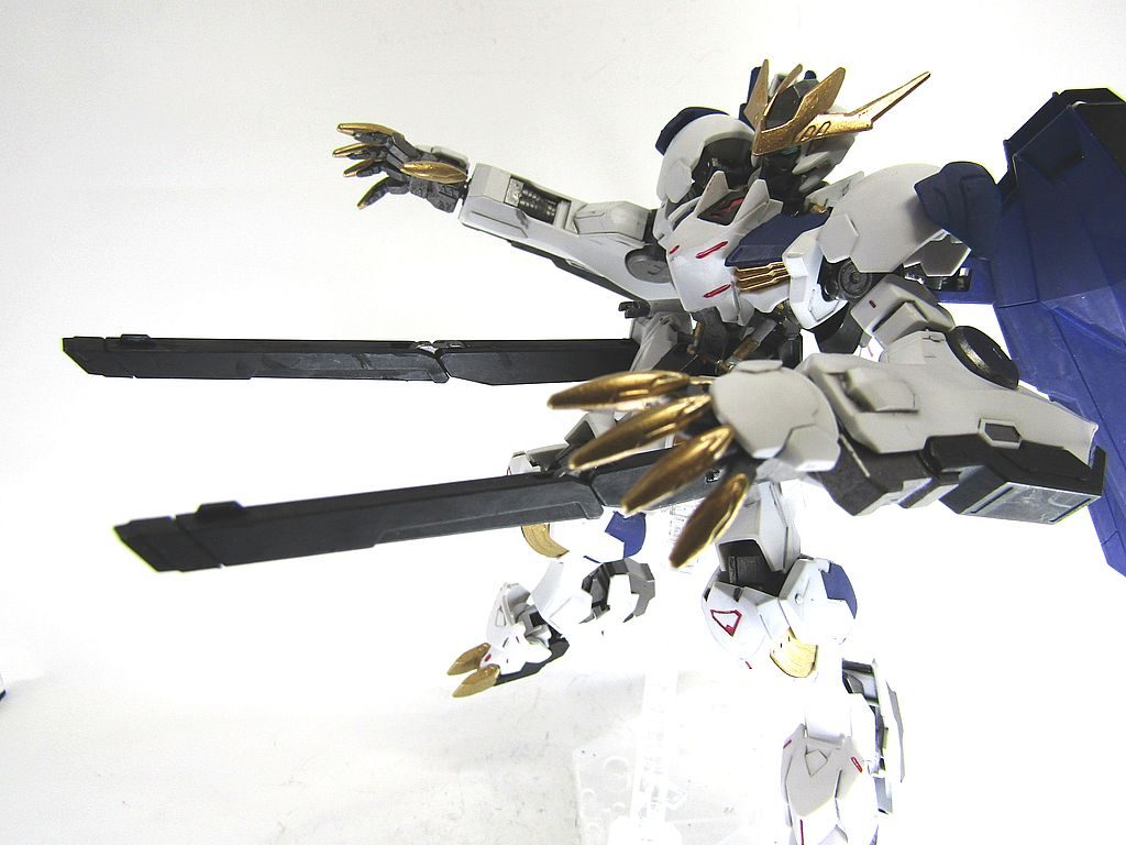 レールガン!鉄血らしく質量兵器です。