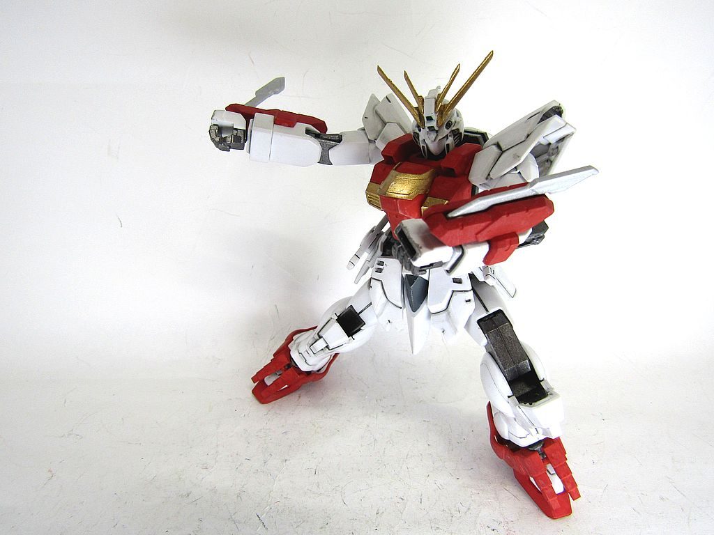 手甲のバーニアは使いこなせる気がしなかったので、シンプルにブレードにしました。