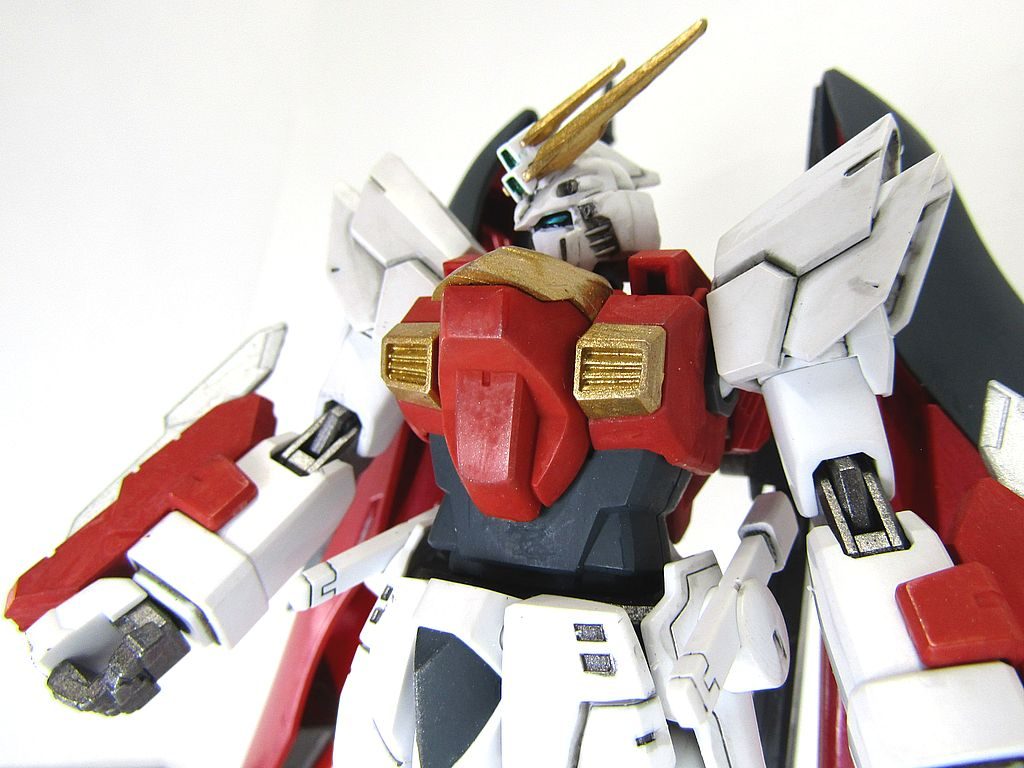 いかがでしたでしょうか？主人公のイニシャルはきっと「D」でなかまからはDガールとか呼ばれるのかな？きっとD氏の孫あたりで、「不敗」の名を継ぐMFがピンチを救ってくれると思います。FTBC2023AUTUMUNに投稿する関係上、純正キットしばりだったため、炎の翼も頑張って光の翼エフェクトをクリアカラーの塗り重ねで炎っぽくしてみましたが、炎っぽく見えますでしょうか？プラ板、パテも使えないのはつらい！と思っていましたら、SEEDのMISSIONでは、見えないところや穴埋めなどは可とうXでのQ&Aがあり、少しショックでした。