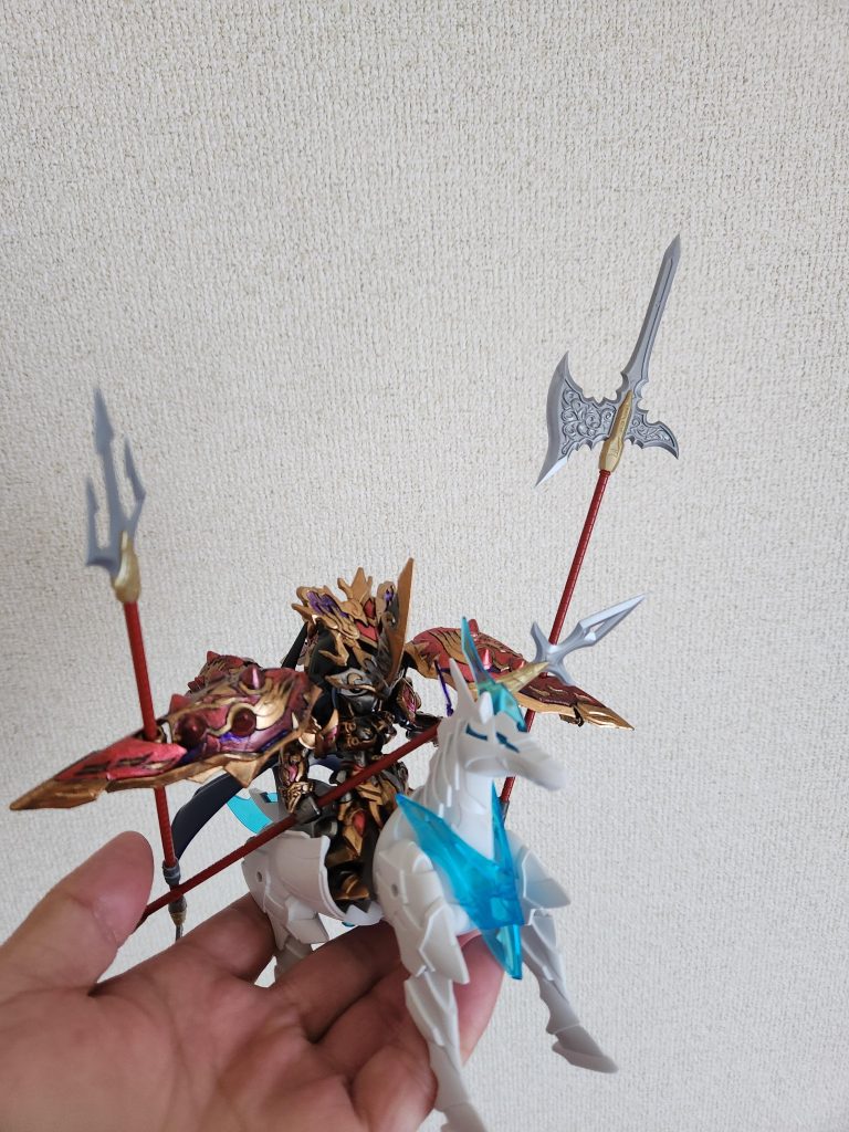 ホビーゾーンさんに売っていた槍セットを全部付け合わせ、軍馬に乗せてみた。バトルランス。トライデント。あと…。忘れた(。・ω・。)