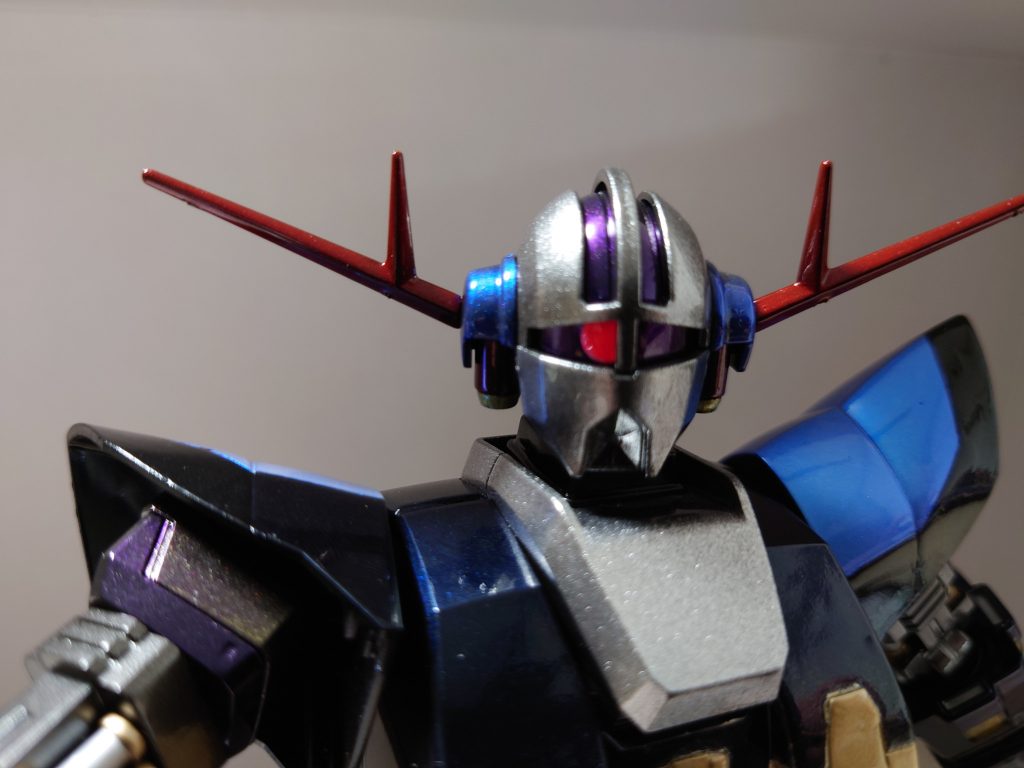 メタリック&キャンディ&偏光塗料の部分と、シルバーの部分はクリアブラックを薄めて吹いてあり普通のシルバーより重厚感が出てます。