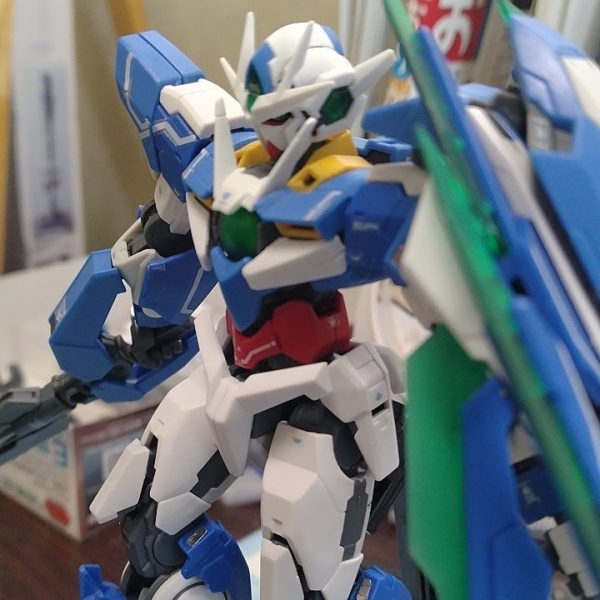 ダブルオークアンタ(GNソードビット展開状態)