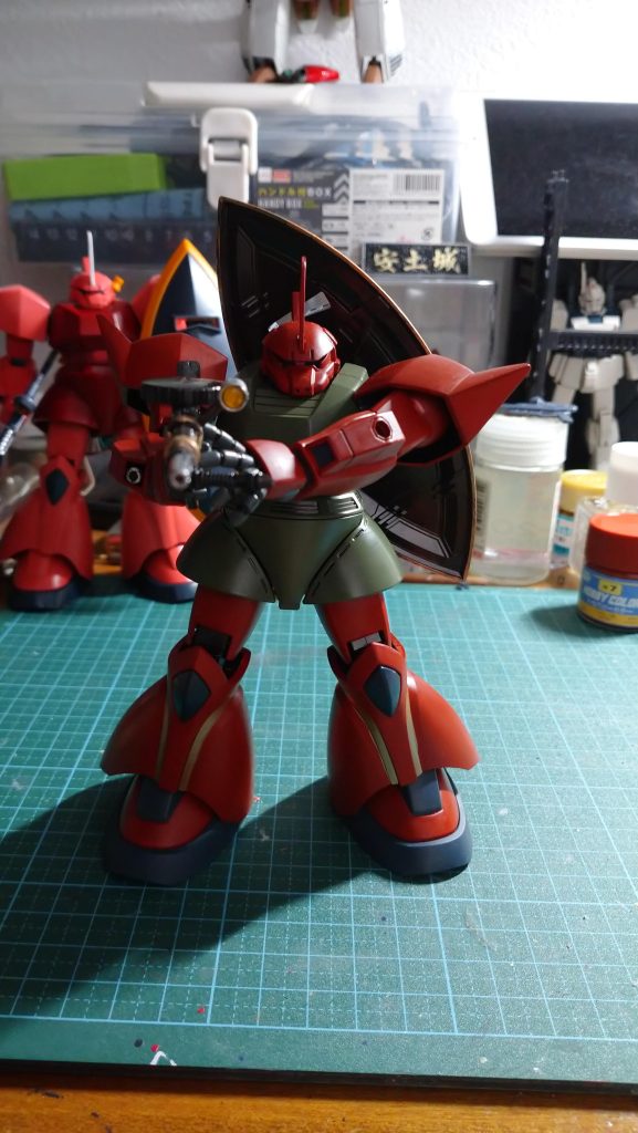 マシンガンのスコープで使おうと思ってた、レジンが無くなってしまったのでビームナギナタのランナーを少し溶かして入れてみました。これはこれで有りかも！