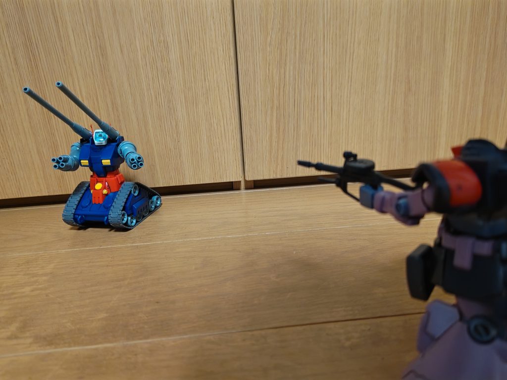 ガンタンクに襲撃！ﾄﾞﾄﾞﾄﾞﾄﾞﾄﾞﾄﾞ←マシンガンの音