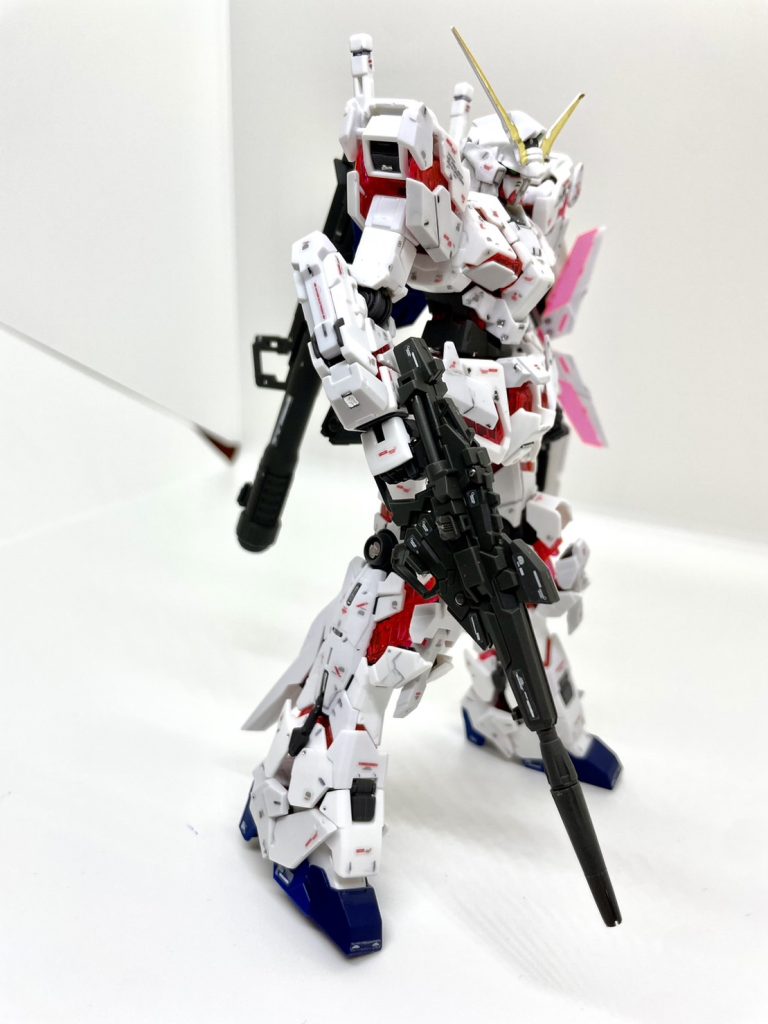 完成してからはとてもいいキットだと思いました!サイコフレームもカッコイイ!ビームマグナム発射の音が好きです。ヴァビューン!でいうやつ笑どなたか共感できる方いますかね?笑嫁がユニコーンのパチンコで8万勝ったらしいです。可能性の獣だ!1万くらいほしいですm(_ _)mいつものレモンサワーで乾杯!!笑