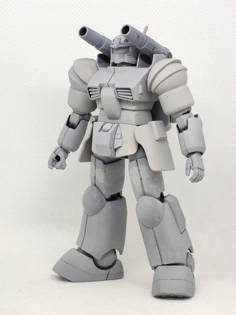 肩装甲改造と腰部と太もも部分を延長後、グレーサフ塗装