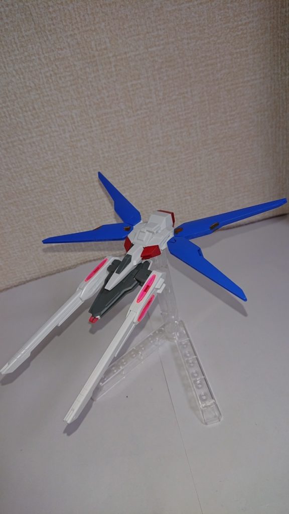 ハヤブサストライカーではできなかったストライカーだけでの攻撃が可能となり、遠距離にも攻撃がてきる。