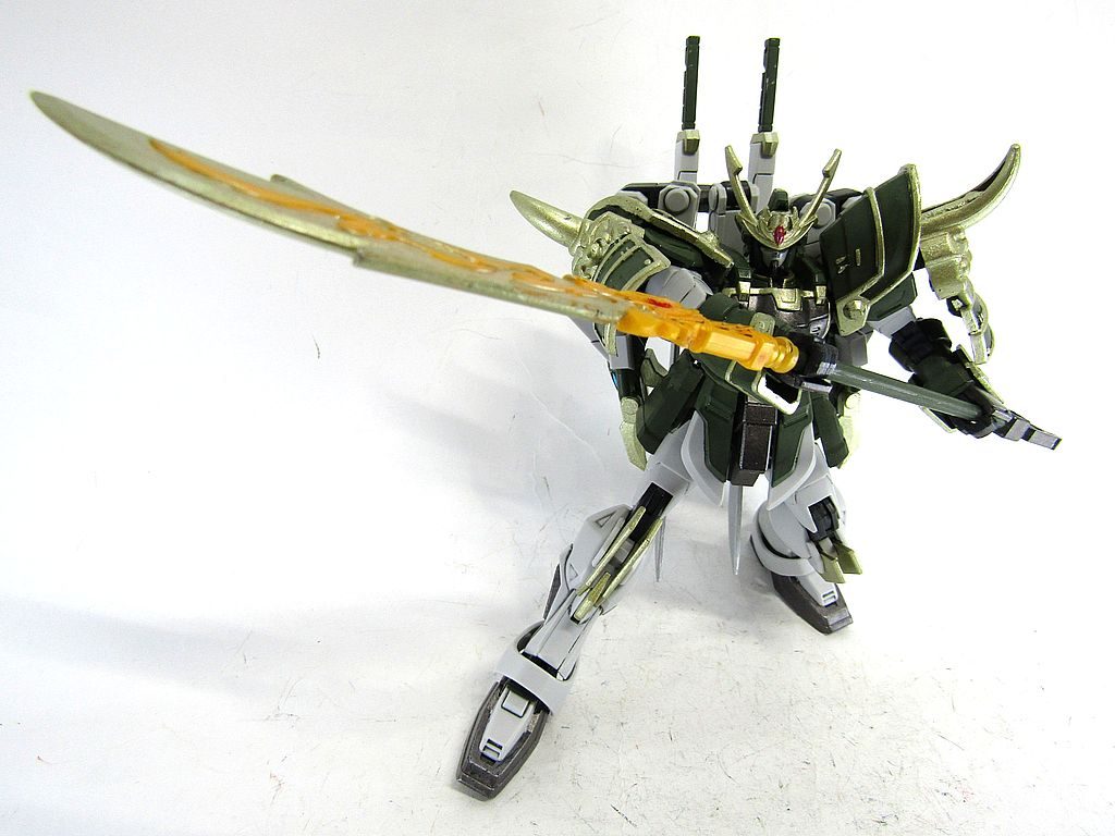 主にジーエンアルトロン、SDの関羽ガンダム、M1アストレイのミキシングです。SDなのに槍が長く、そのまま使えました。百鬼のオーガに対して特攻があるかも(鬼牙龍月刀)