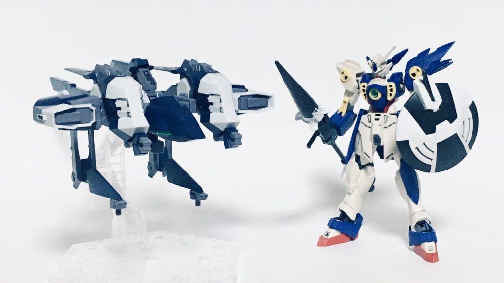 分離形態です。この機体はスプラッシュアームズ(写真左)と、クロスフェニーチェ(写真右)に分離し、水中と地上で別々に作戦を展開することもできます。