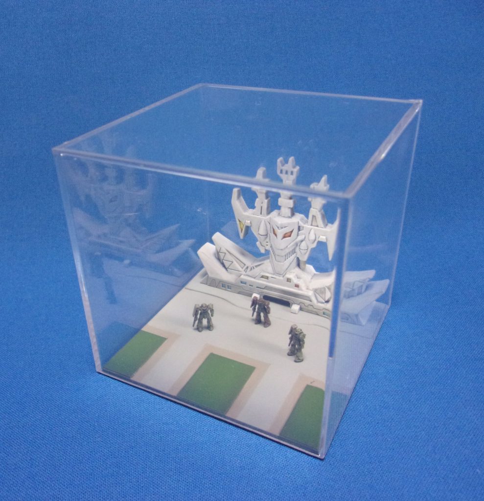 土台は100均のアクリルキューブ(7×7×7)です。