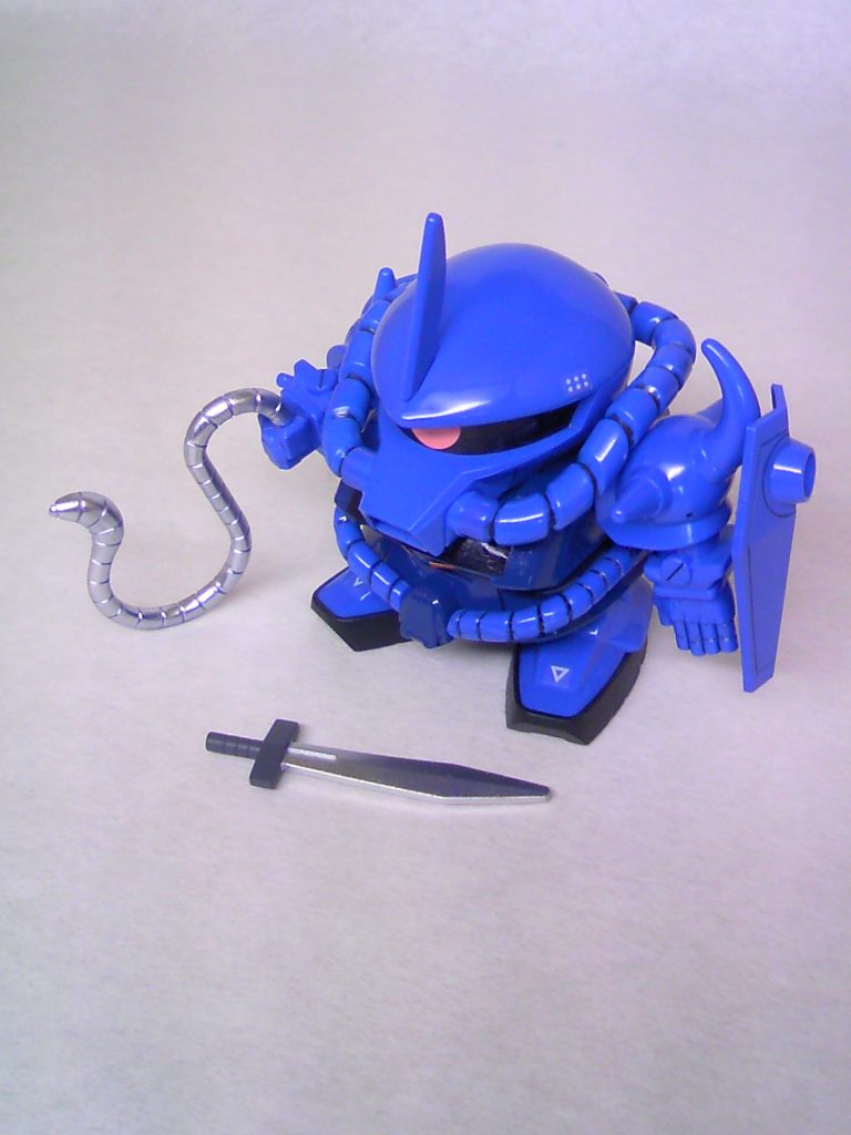 少し迷った。さすが東北一のおもちゃ売り場だ。地元のガンプラ売り場とは規模が違うぜ！うん？ここは・・・仮面ライダーフィギュア売り場に来たぞ。園児「これ欲しいぃ～。これも！」さっきの親子・祖母の3人がまたいるぞ。先回りされたのか？この俺が！やるな！奴はニュータイプだというのか？！いやいや、普通にウルトラマンの隣だったのだ。ただ俺が彷徨っていただけだったのだ。せっかくだから少し様子を見てみよう。父親「ライダーも？じゃ3個までだぞ！3個まで買ってやっから」祖母「ふふふっ、よかったわね」園児は飛び跳ねて選んでいる。園児「これ決めたぞい！」父親「オメーコレ、今度は怪人ばっかだな！仮面ライダーにしろで？！」園児「これがいいの！」父親「オメー！わざわざショッカー戦闘員買うなで！ライダー買えで！」園児「黒くてカッコいいの！これ欲しい！」　３体の茶色の怪人を差し出す園児父親「オメー、本当に随分マニアックだな！誰に似たんだべ？！」祖母「ふふふっ、さっきと同じことやってるわね。いいから買ってやりなさいよ（笑）」俺は仮面ライダーはスカイライダー、仮面ライダースーパー1世代だね。その後は2000年仮面ライダークウガまで特撮なかった暗黒の時期だったんだよね。仮面ライダースーパー1の冷熱ハンドは画期的だった。ダイの大冒険のフレイザードやヒロアカの轟焦凍の先駆けだ。スーパー1を知らない良い子はお父さんに聞いてみてね！おっとここガンスタはオジサンが・・・。（以下同文）俺は心の中で語りかけたよ。おい、園児よ。もう少し経ったらガンダムに興味を持つだろう。その時もガンダム系ではなく「ハイゴック、アッグガイ、ジュアッグ」の3体を選んでくれよ。そして父親も「普通はこの白いガンダムだべ？オメー、成長してもやっぱりマニアックだな！」とツッコミを入れてくれるだろう。たくましく育ってくれよ！おじちゃんはその日を楽しみにしてるぜ！ここのガンスタのおじちゃん達も見守ってるぜ！