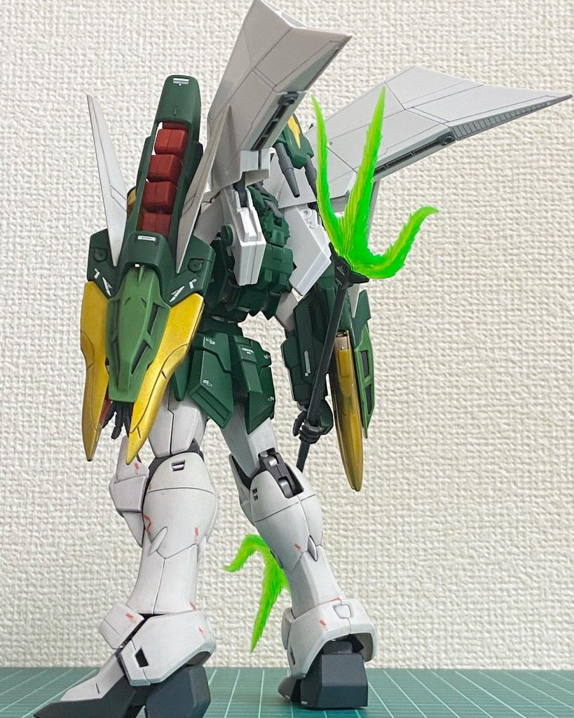 背面。これくらいウイングが跳ね上がってくれた方が高機動っぽいかなと。