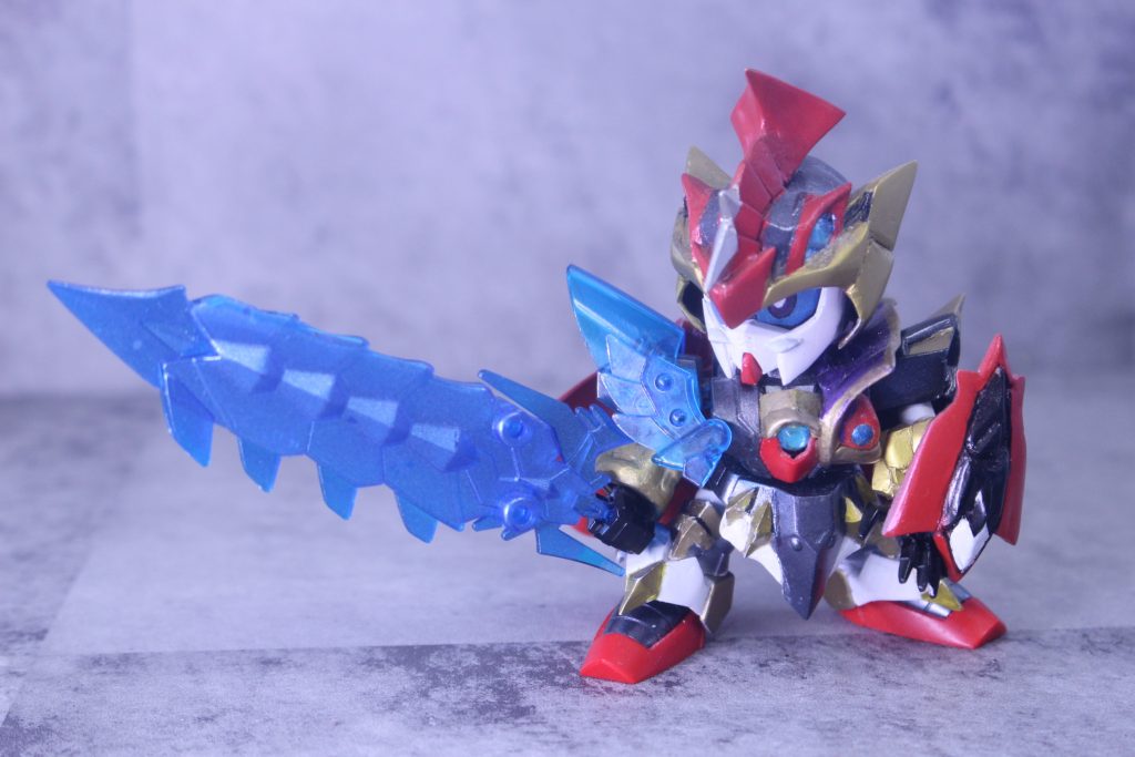 左腕の盾もフルスクラッチで作りました。襟の布もパテで造形。パテの造形の自由度を実感したのを覚えてます。結構薄くできるもんだなと。