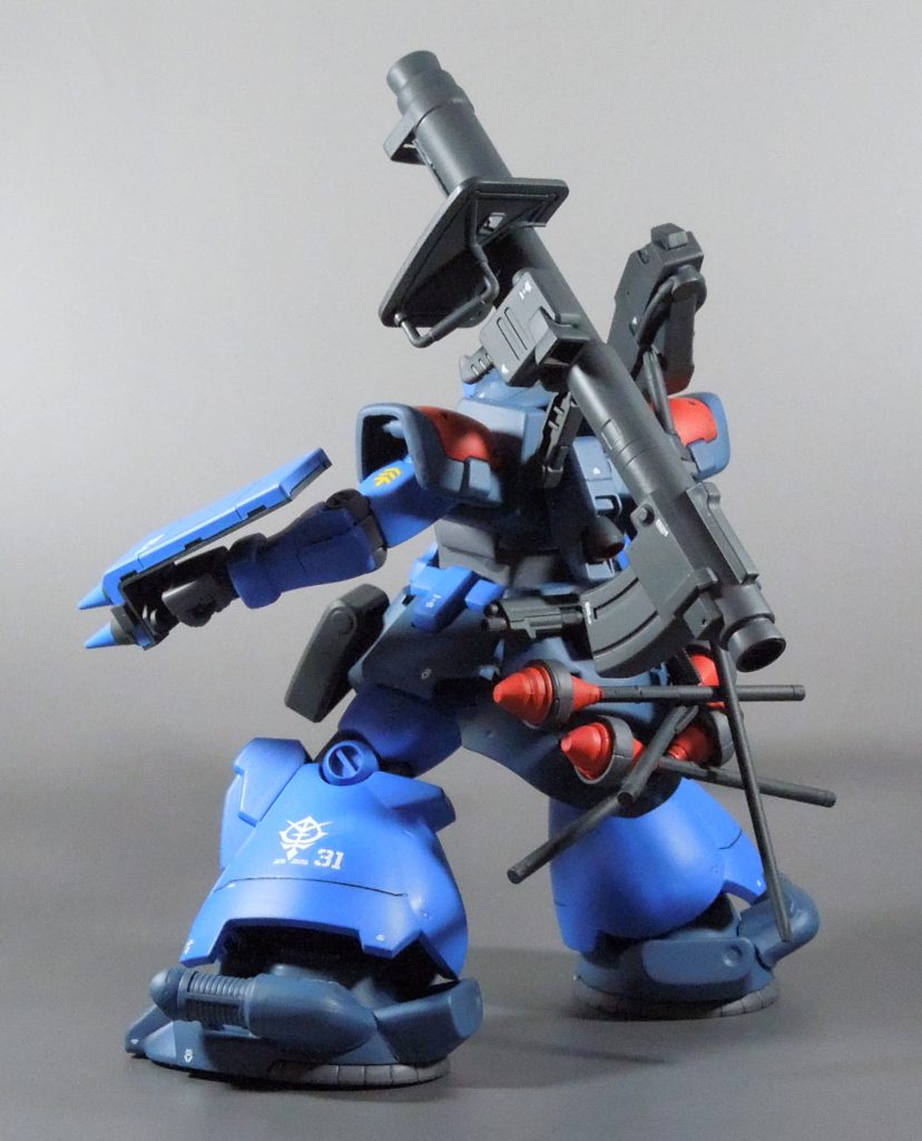 ザクのシールドを手に持たせるのも前々からやりたかった！システムウェポンから持って来ましたが、モールドも適度に入っていて良い感じ。