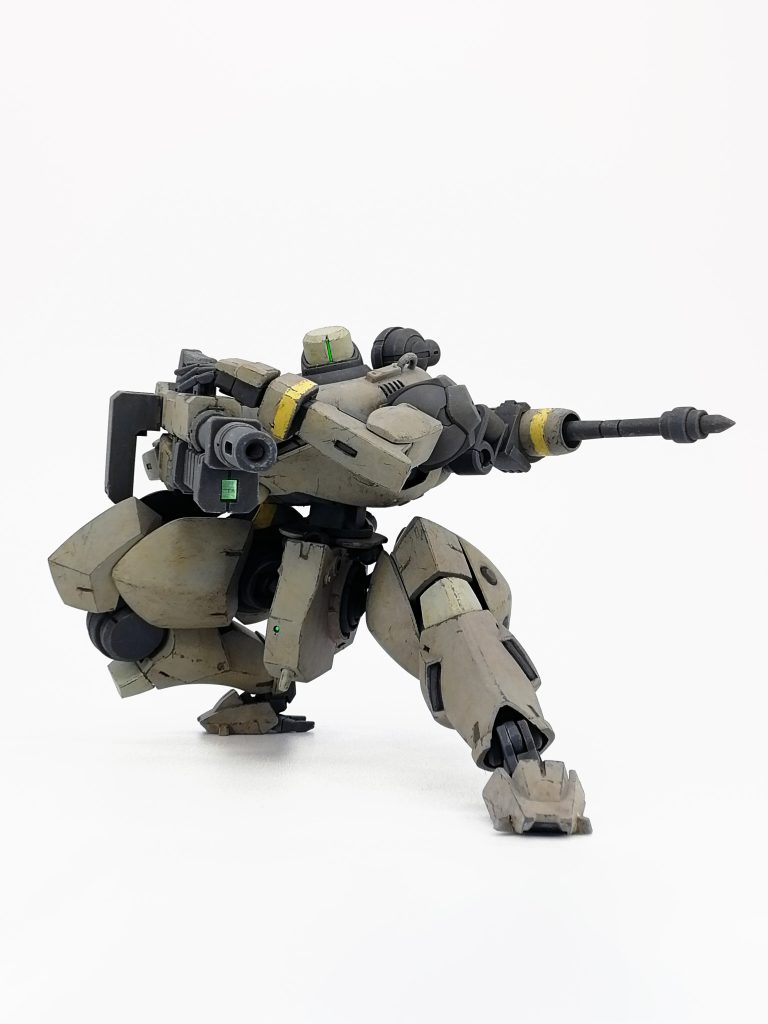 売りのしゃがみ姿勢。膝立ち余裕どころか屈伸余裕です。