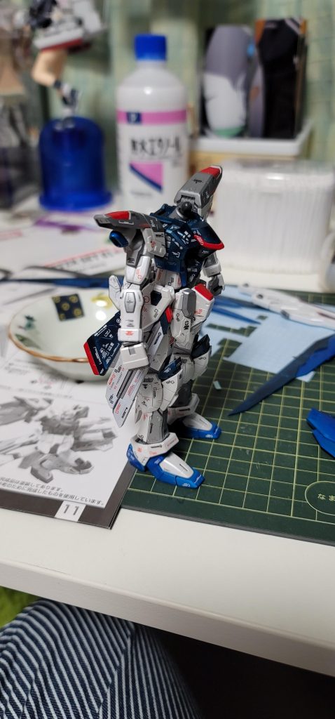 レール砲に合わせて他もぺたぺた貼り文字だらけのフリーダムが完成しました。