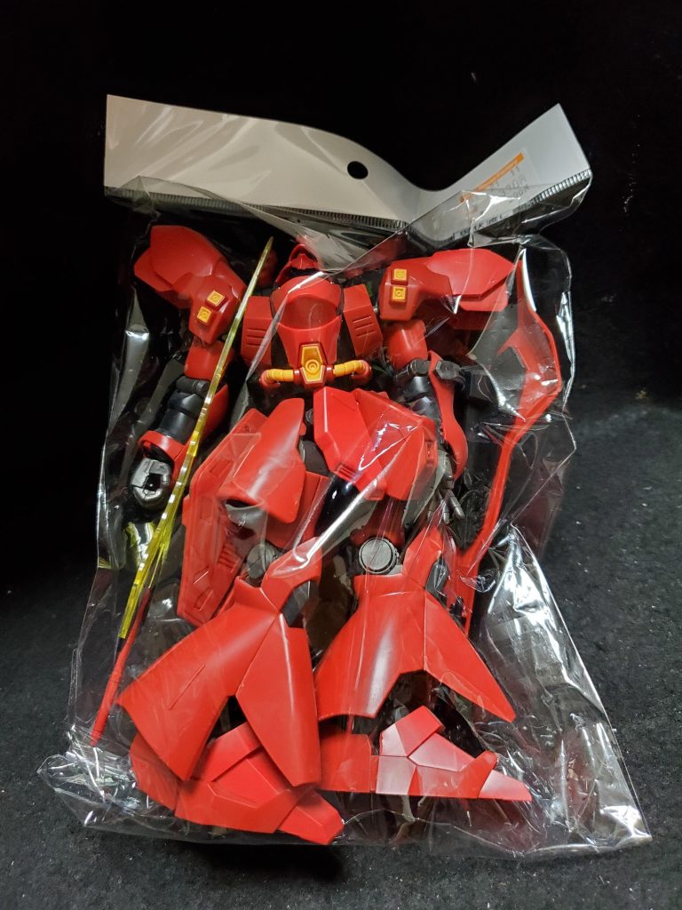 基本的に中古屋で買ってきたぱち組ジャンク品をサフだの何だのの下処理もなくテキトーに筆塗りしていくスタイルです(((^_^;)