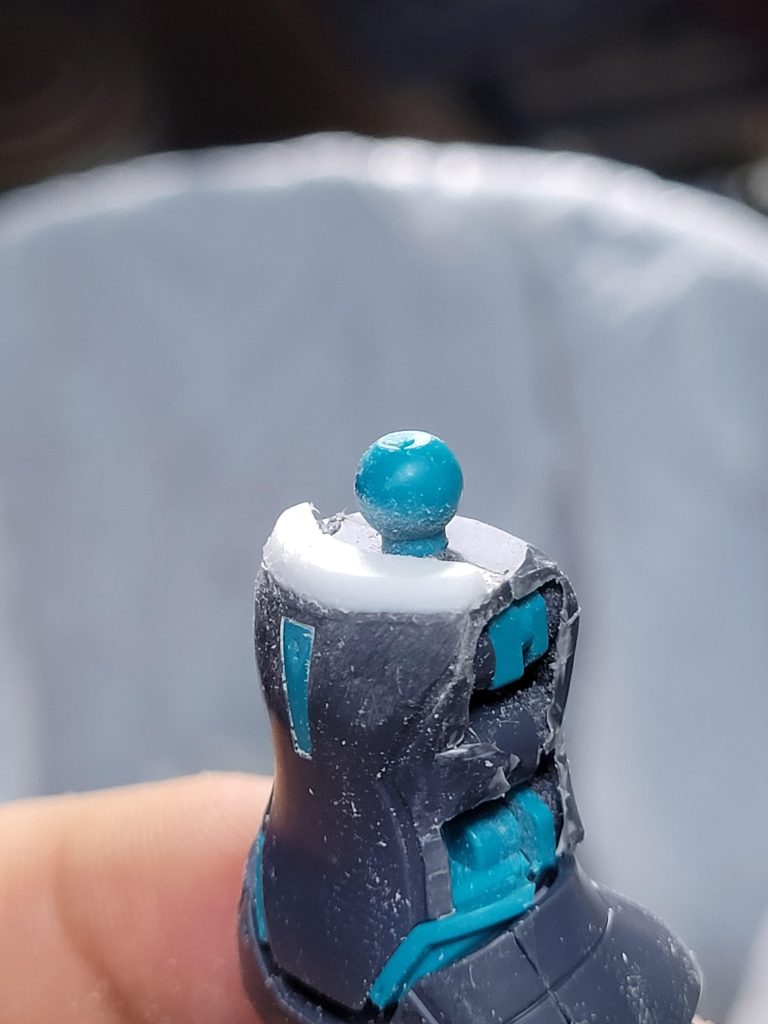 上体を反らせると隙間が空くので隙間埋めで延長腰をちょっと柔らかい感じにしたくて削ってます