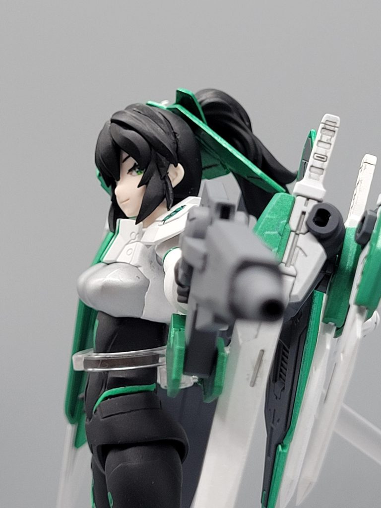 ポニテパーツは30MSから拝借、元の髪パーツ加工で髪止めっぽく武装は1、5ガンダムとエクシア、アストレアFと武器セット等から