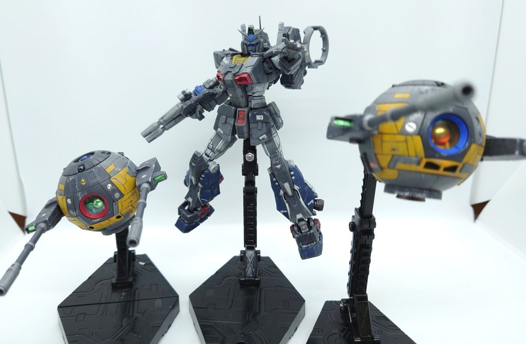 行け!サイコ・コミュニケーター搭載型攻撃端末ボール…、長いな…略してサイコボール!(爆)ボールのコクピットだったところの目玉はHアイズやその他の余り物レンズを使ってます。あれ…、マジかよ中身塗装し忘れてるぞ…!😱