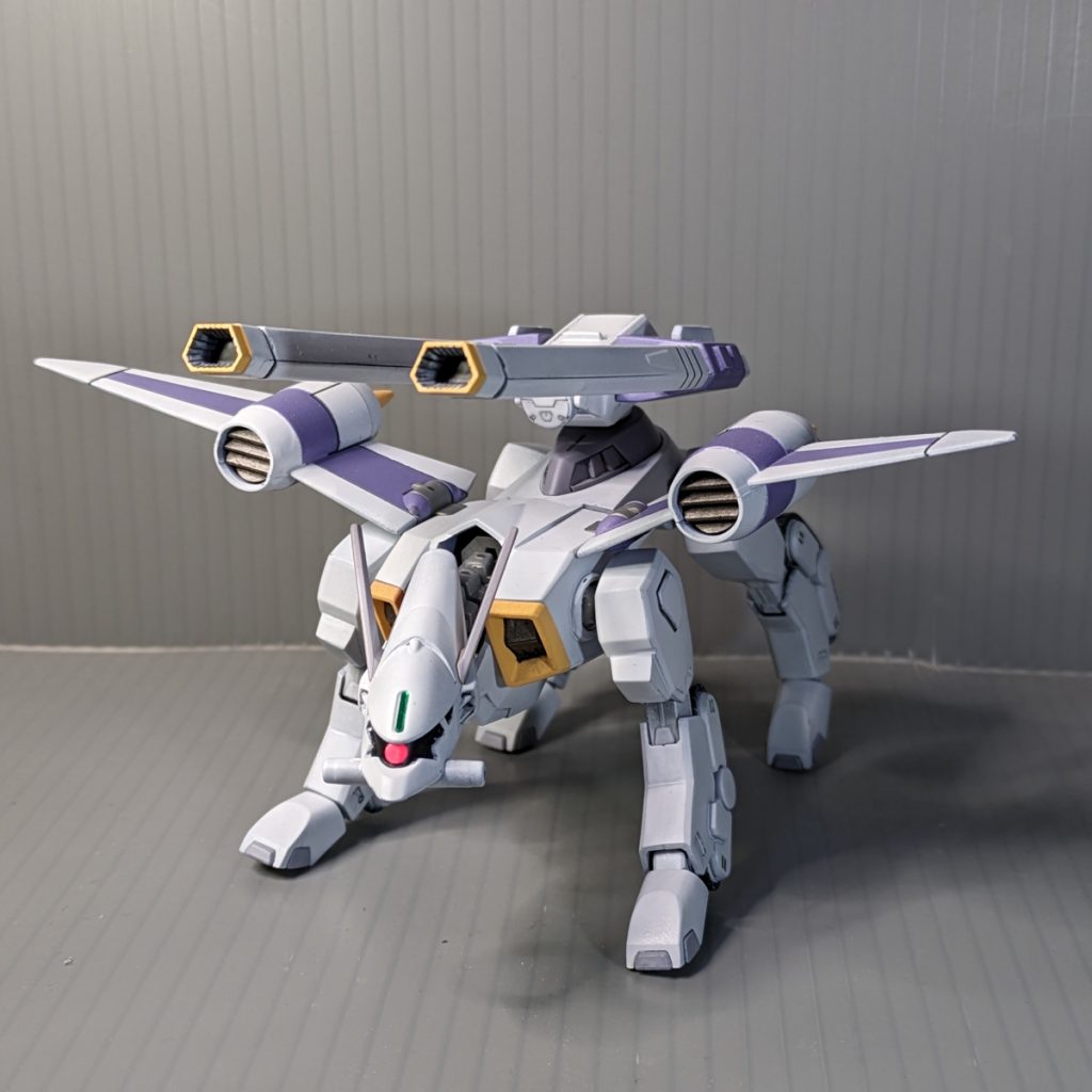 差し色はオレンジと紫。