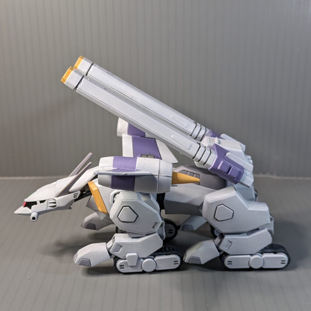 お座りポーズ、ちょっとかわいい♪