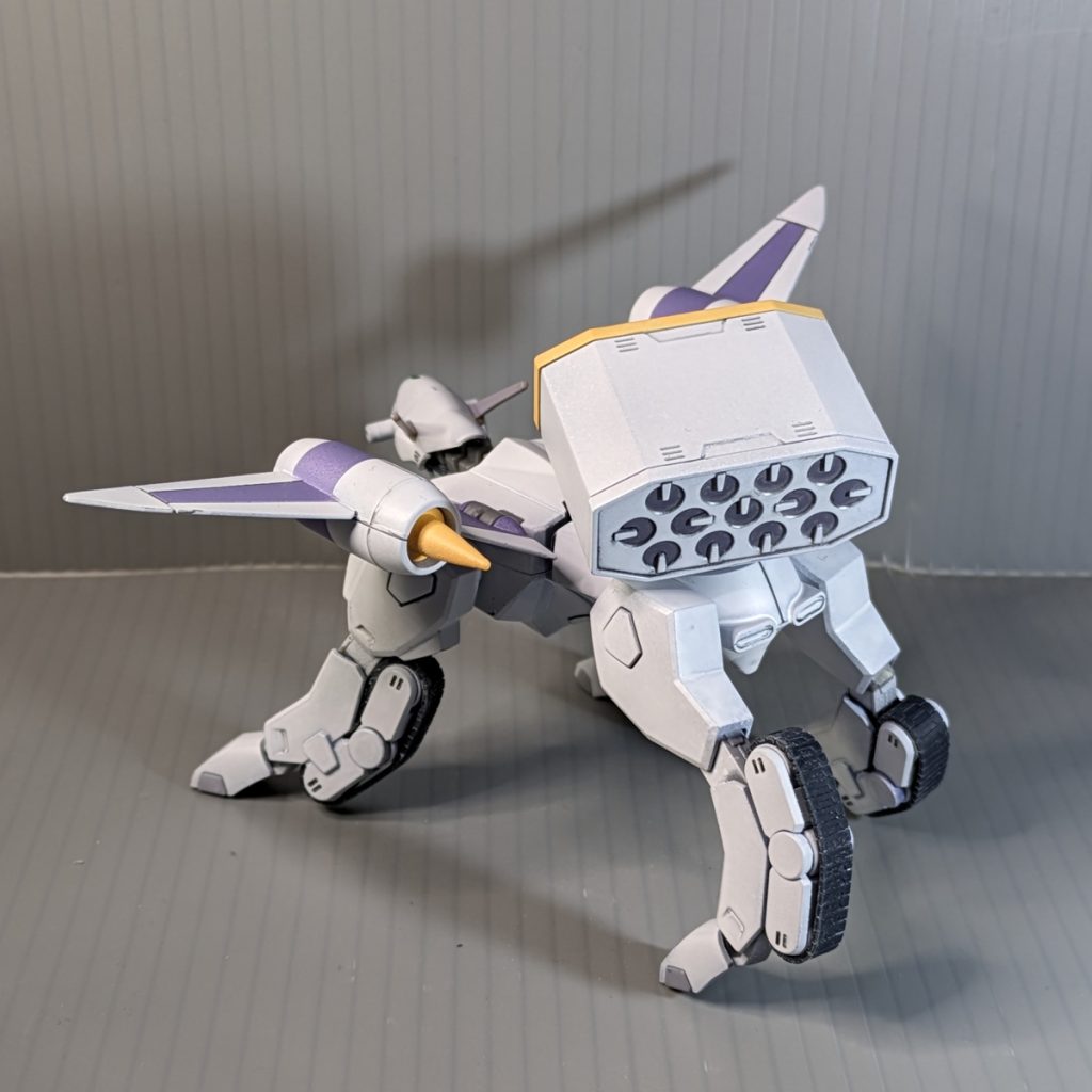 後ろ姿も。ふくらはぎにキャタピラもなかなか似合ってる。