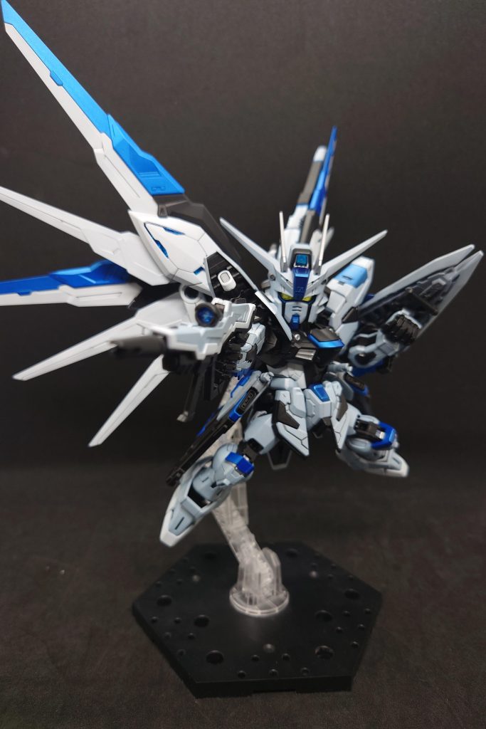 MGSD フリーダムガンダム・ブレイブディアクティブモードを意識しつつウイングのリフレクションカットをより目立たせる配色に変更