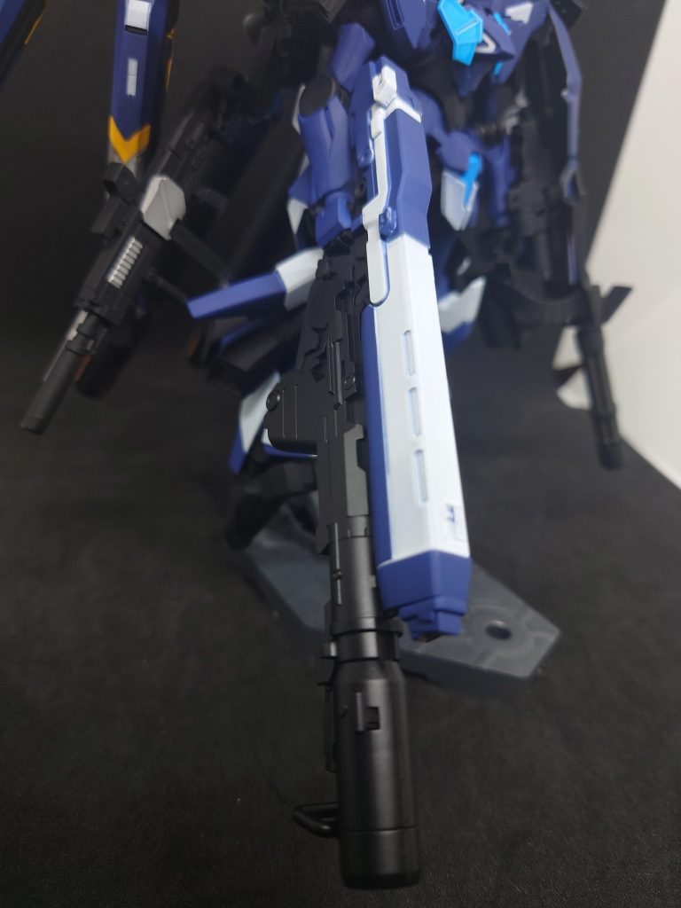 同じくシナンジュ・スタインのビーム・ライフルとバズーカを使用。砲門をビルダーズパーツの小型メガ粒子砲に変更。