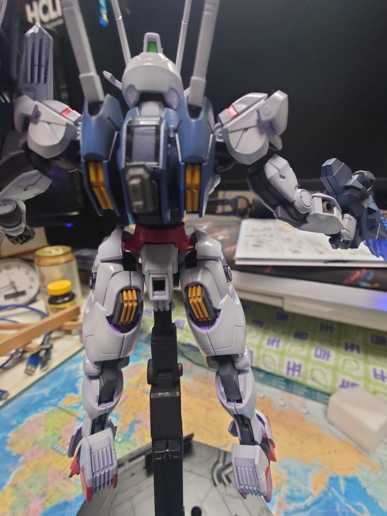 後ろ姿。かかと部分の塗分けを忘れてます。