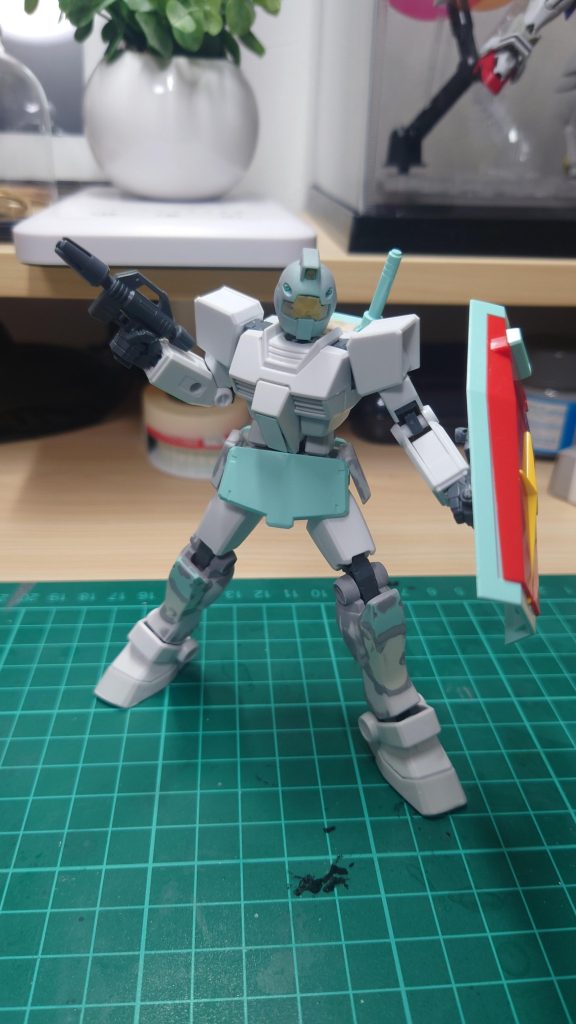 塗装前の姿がこちら。素人が切って貼った感が半端ないです(笑)強さとかわいさを両立した量産機を作りたかった今作、ジム愛がさらに深まる一作になりました♪ 拙い作品を最後までご覧下さり、ありがとうございましたm(_ _)m