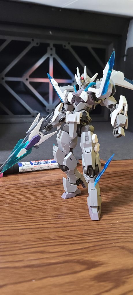 塗装前、ほぼ完成前。何気に腰周りが1番最後まで考えました(笑)ライダーなので腰周りはスリムにいこうと思い切って腰のジョイントをニッパーでパチッと切ってスリムに