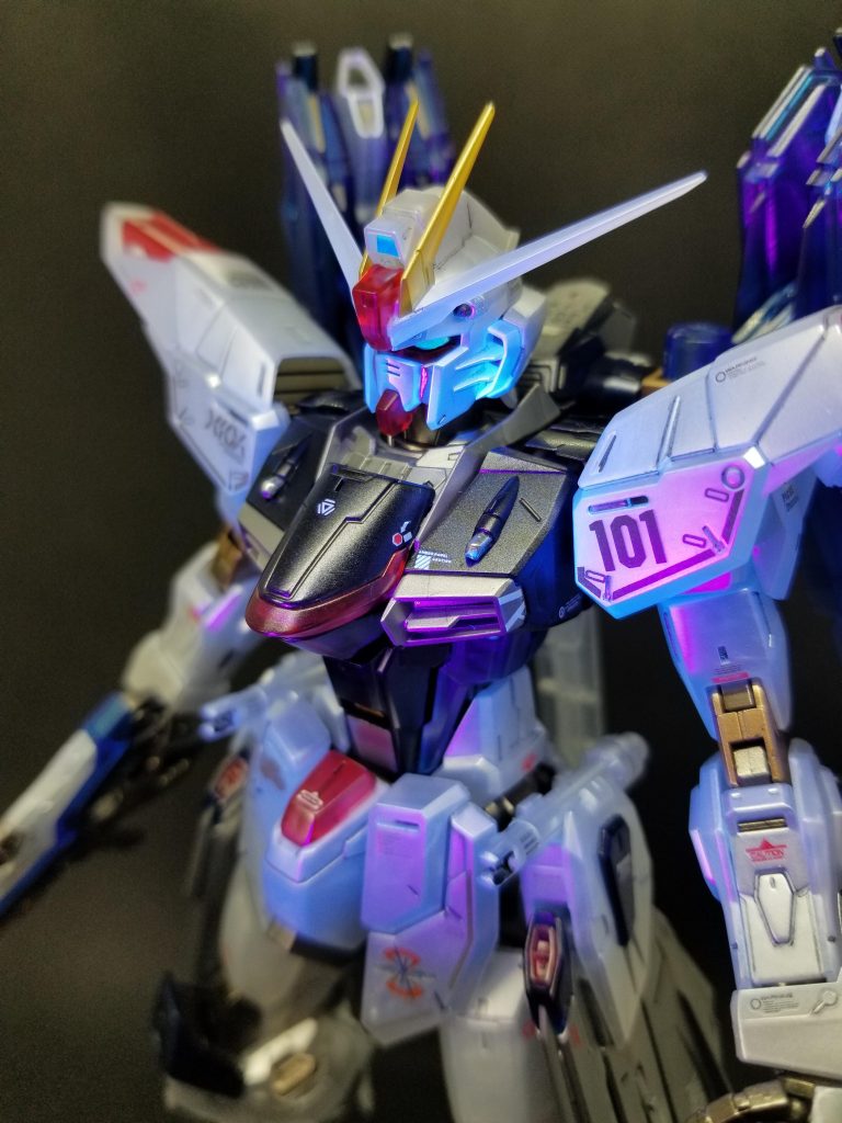 撮影中、何気にブラックライト当てたら、めっちゃ光ったんでビックリ😲