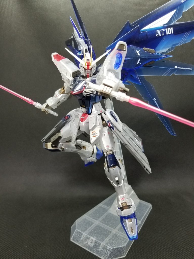 二刀流ショット。劇中でこんな持ち方してましたっけ?(完全に忘れてる…🤣)