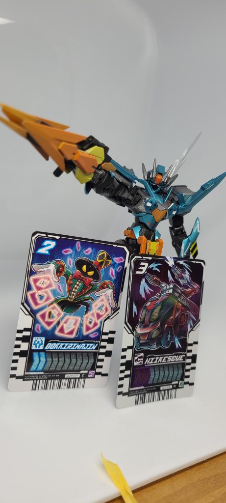 使用するカードにより相手のガンプラへのダメージが変化する特殊な武装なのだとか！