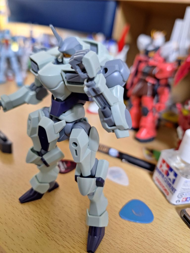 腕ブレ根元部分Zのサーベル持ち手をぶった切ってポン付けしました個人的に一番上手く行った部分だと思います