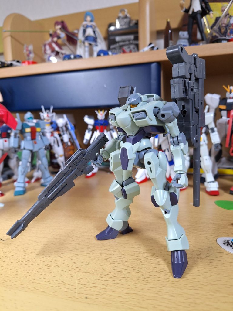 仮組み状態この頃は右手武器、肩キャノン共に別武装ですね
