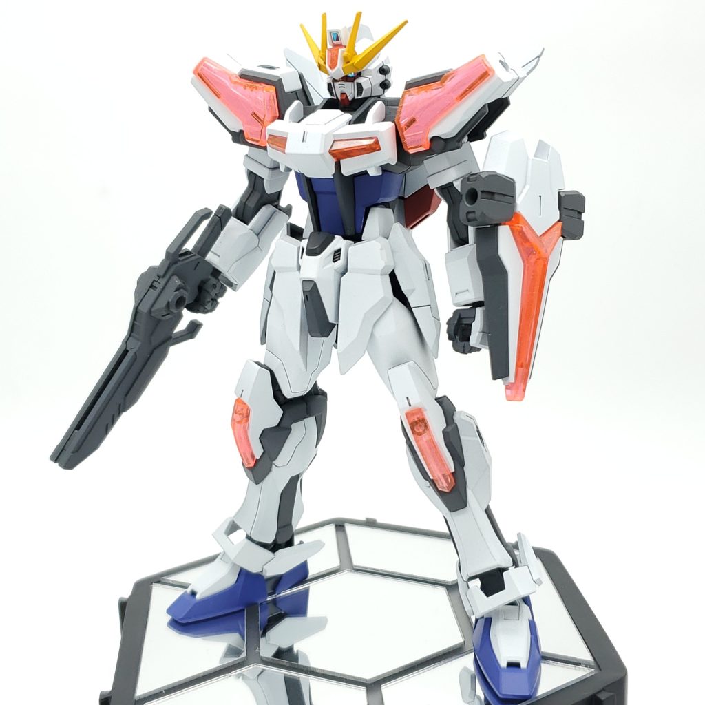 本体側の製作はゲート処理や目立つ位置にあるパーティングラインを消しただけです。アニメで使われそうな丁寧な仕上がりを目標に作りました。