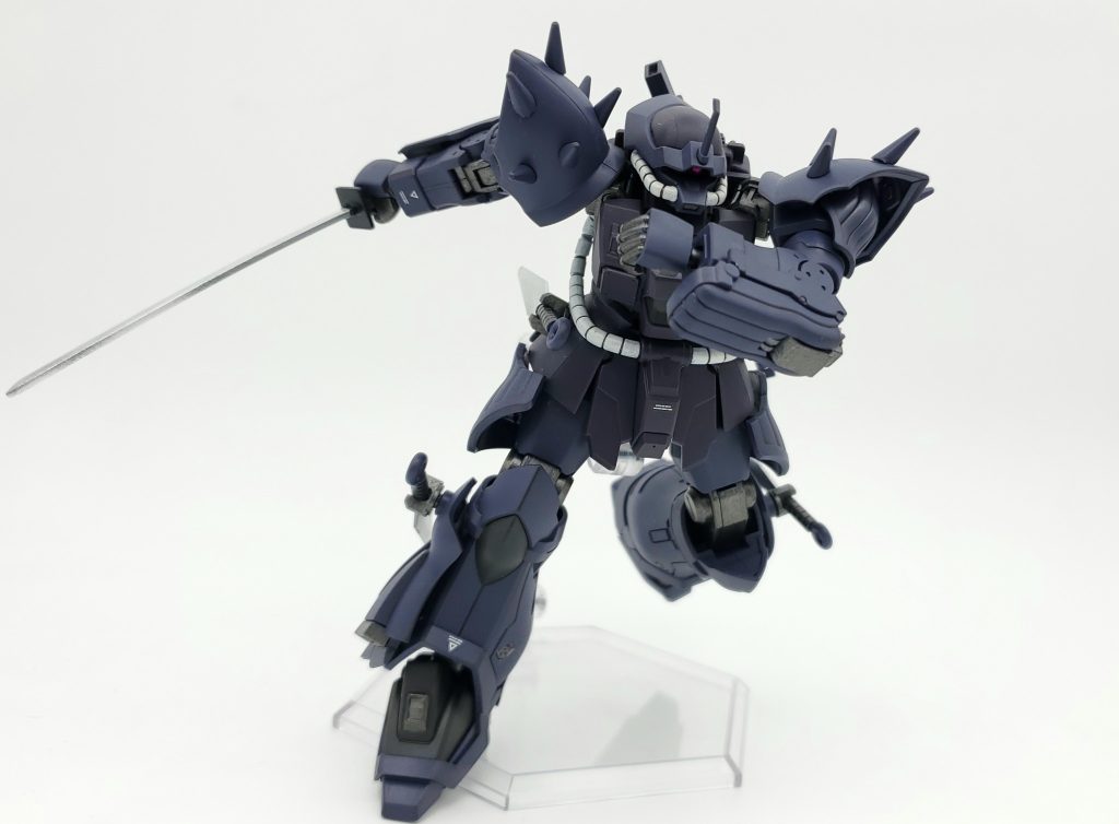 使った塗料は関節:水性ホビーカラー焼鉄色動力パイプ:ガンダムマーカーニューホワイト刀身:ガンダムマーカーシャインシルバーモノアイには百均のネイルジュエリーを付けました。あとはデカールも貼りました