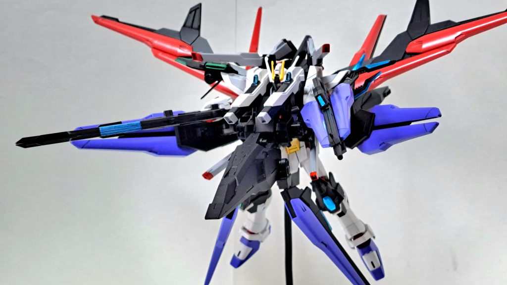 ・巡航形態P.A.S.下部を機体の前方に移動させることで巡航形態となる。これによりビームキャノン2門を使用でき完全なハイマットフルバースト、パーフェクトアメイジングフルバーストが発動可能になる。