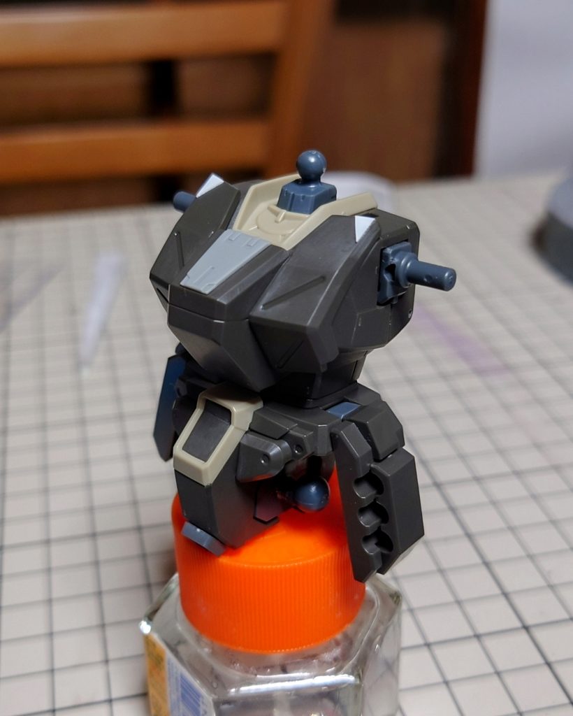 仮組みした後はいつも上半身からやります