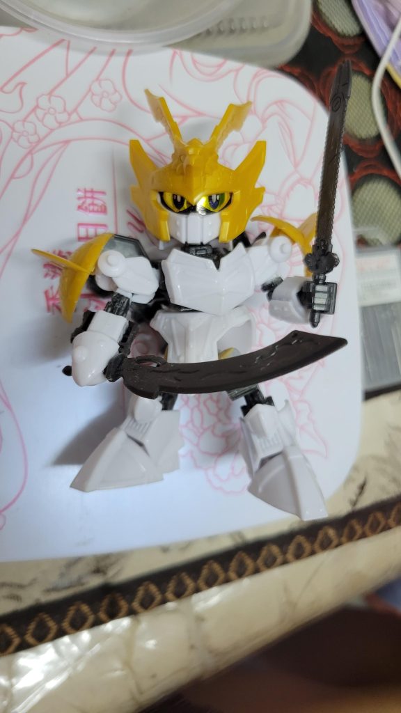 関節再構築後の初期外観はほぼ完成しており、右拳の装甲はまだ埋められていませんでした。