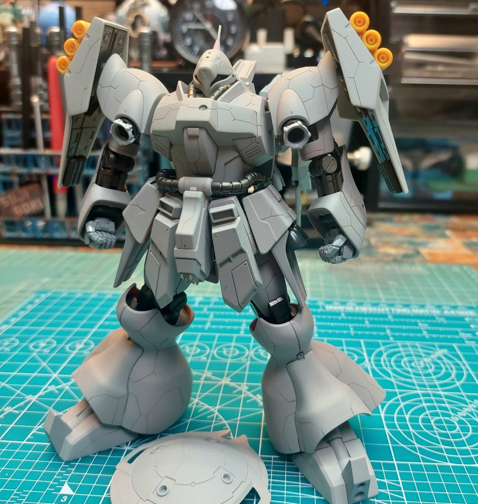 HGをよりRGに近付けたくスジボリやデカールでの情報量を増やす努力をしたので軽く燃え尽き症候群を患ってしまいますたw最後までお付き合いくださいましてありがとうございました。