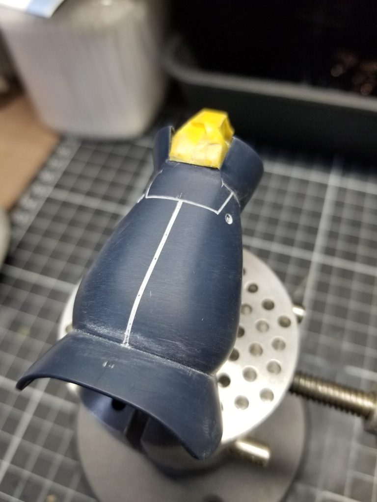 こちらは脚部にスジ掘りを入れたものなんですが…ふと思いました。合わせ目消してフラットにしてからの~スジ掘りってんで…めんどくさっ‼️😭💦