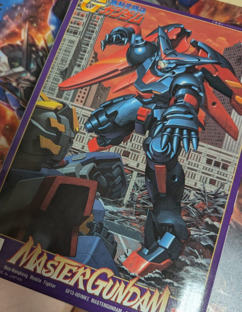 作成するのはこちら！中古屋さんでGガンの他のシリーズは2000円くらいするなかマスターだけは箱潰れで550円で売っていたので即購入！