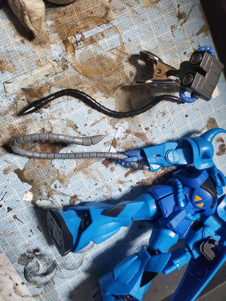 ヒートロッド、サーベル、手首等を筆塗り部分塗装